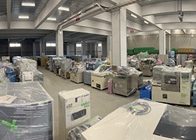 We have 4 storage locations with a total of 2650m² nationwide. All air-coned, one of them is clean room.